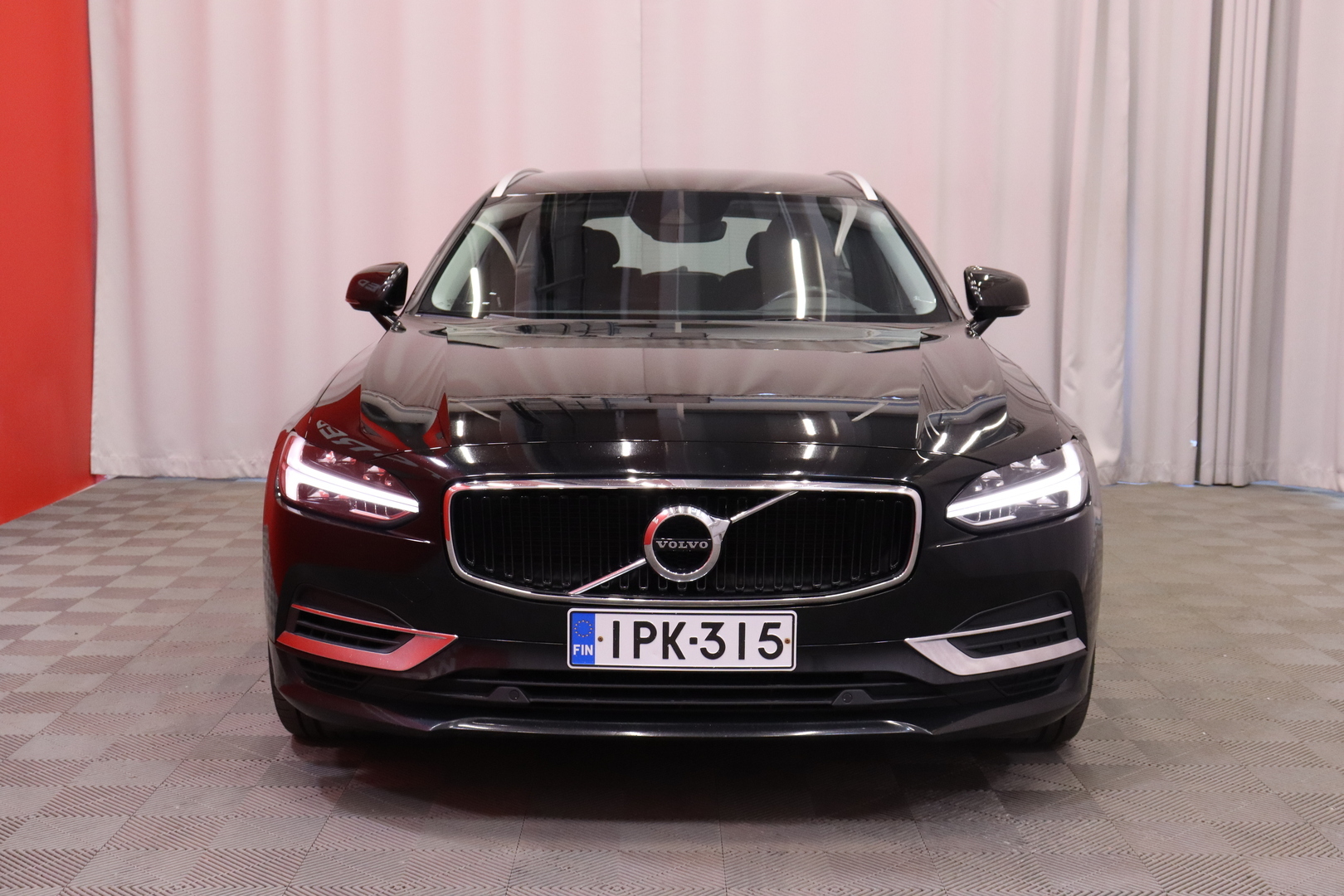 Volvo - V90 - T8 AWD Momentum aut - Farmari