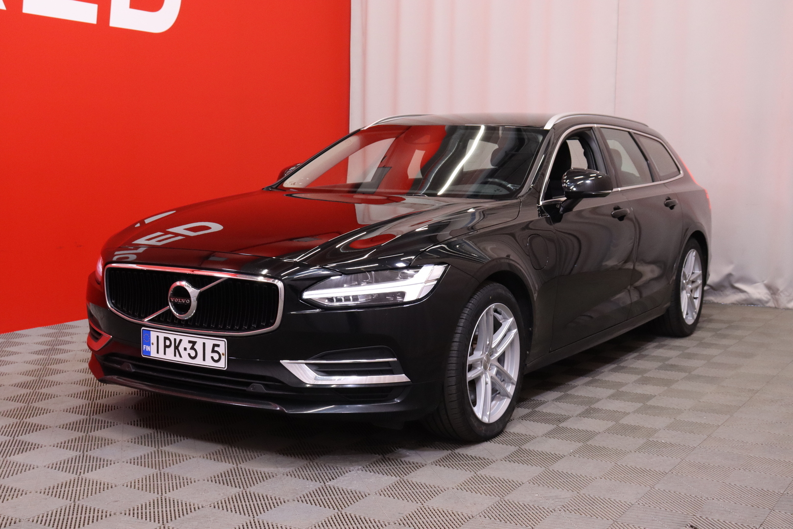 Volvo - V90 - T8 AWD Momentum aut - Farmari