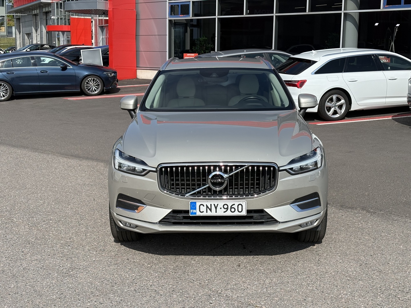 Volvo - XC60 - B4 AWD MHEV Business Inscription aut // Suomi-auto / Webasto / Kamera / Koukku / ACC / Merkkihuollot & Jakopää tehty // - Maastoauto