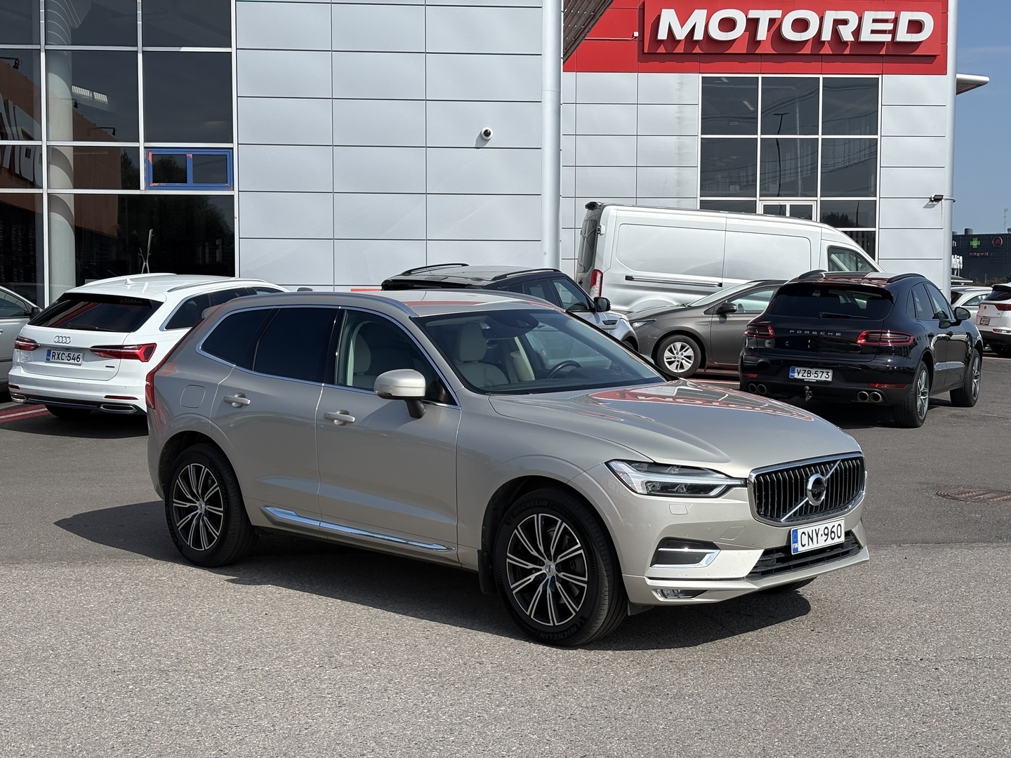 Volvo - XC60 - B4 AWD MHEV Business Inscription aut // Suomi-auto / Webasto / Kamera / Koukku / ACC / Merkkihuollot & Jakopää tehty // - Maastoauto