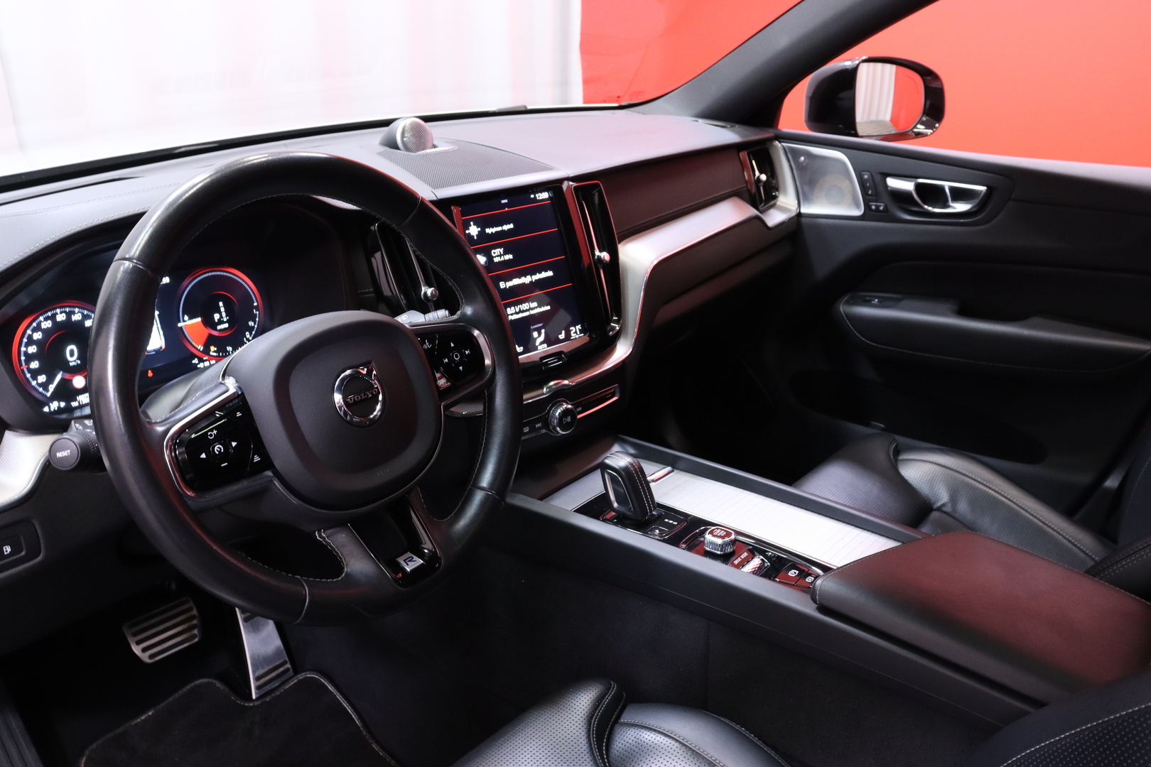 Volvo - XC60 - T8 TwE AWD R-Design aut - Maastoauto