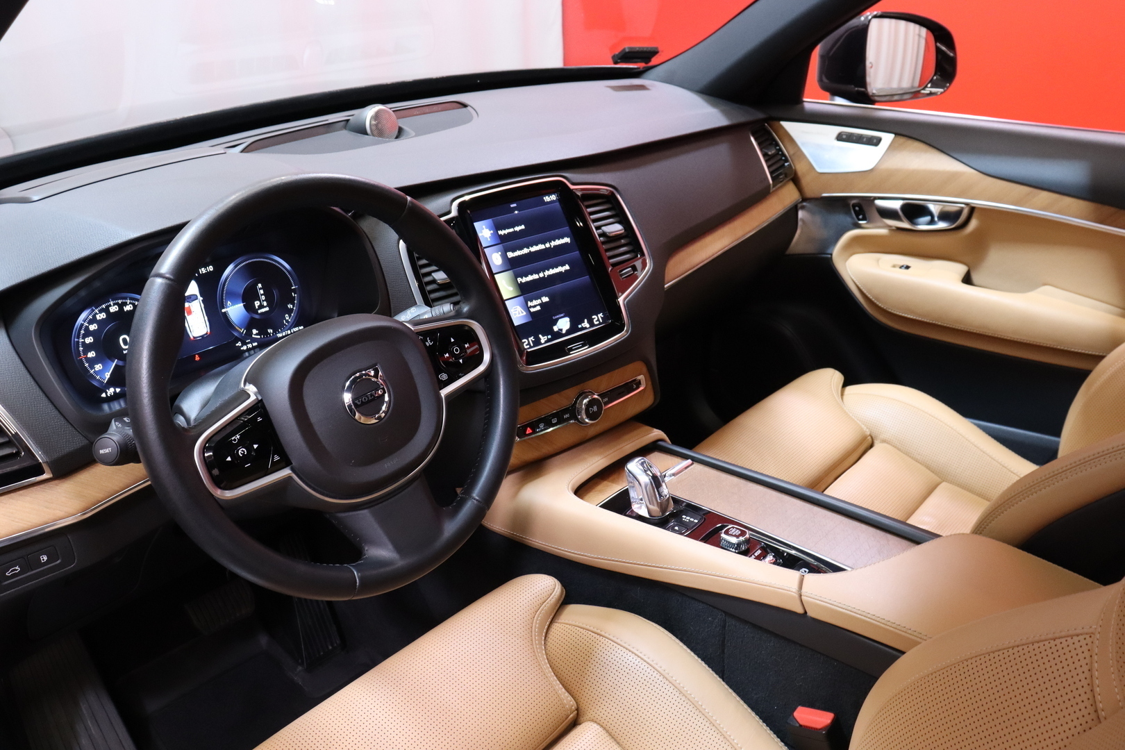 Volvo - XC90 - T8 Inscription aut 7P // LED / Adapt.vakkari / B&W / Panoraama / HUD / 360° / Webasto / VOC / Vetokoukku / Ilmajousitus - Maastoauto