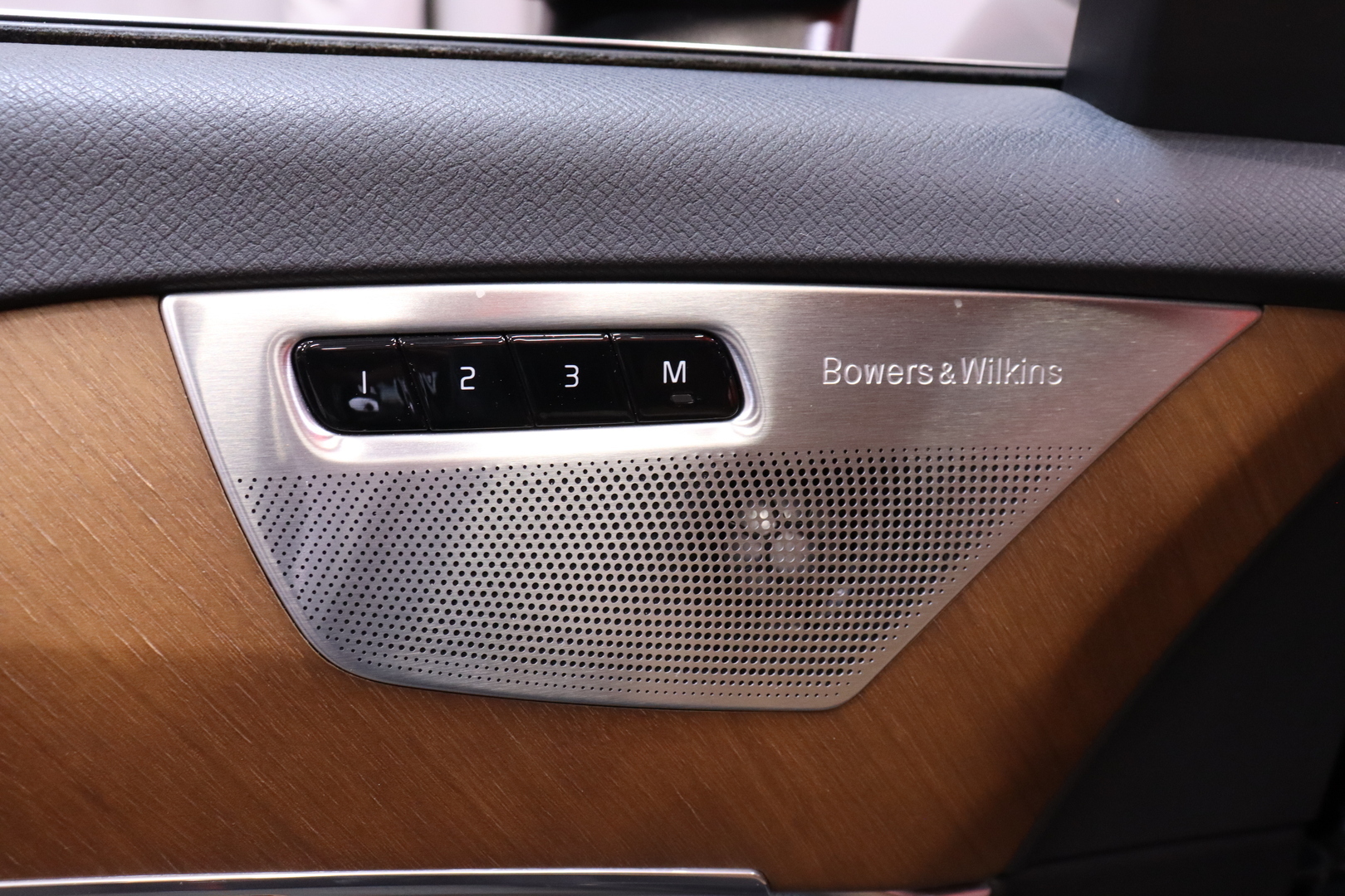 Volvo - XC90 - T8 Inscription aut 7P // LED / Adapt.vakkari / B&W / Panoraama / HUD / 360° / Webasto / VOC / Vetokoukku / Ilmajousitus - Maastoauto