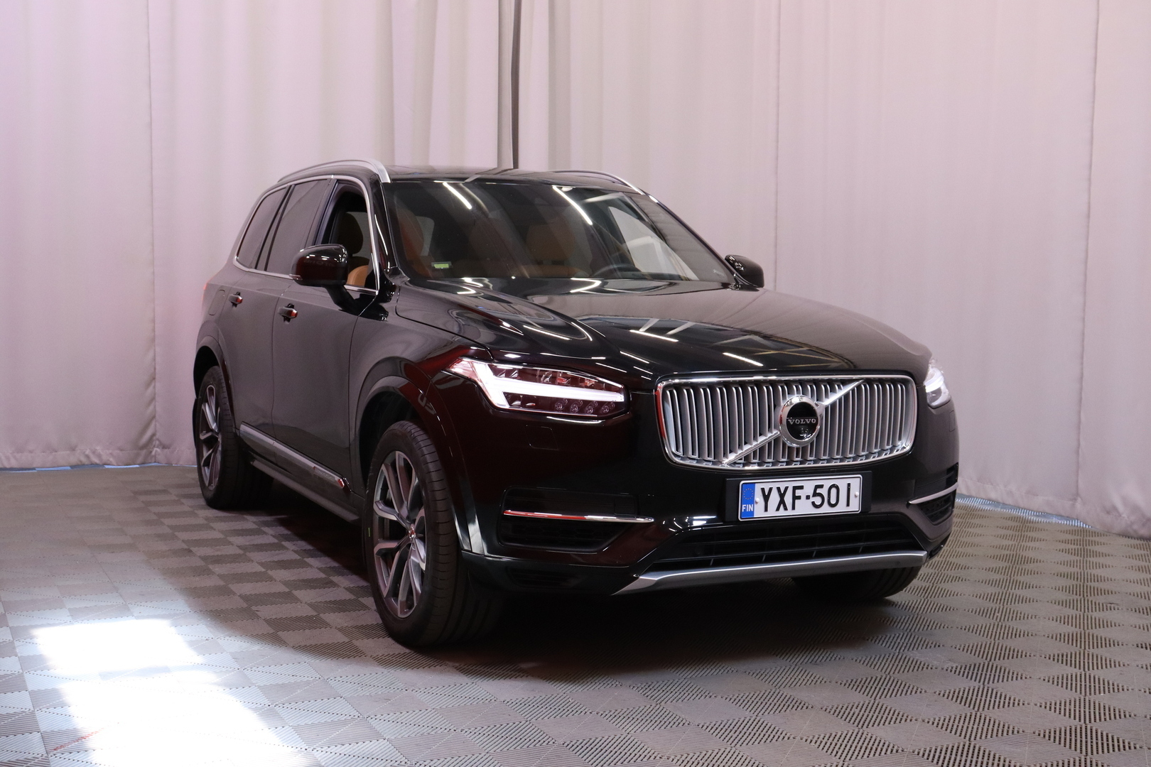 Volvo - XC90 - T8 Inscription aut 7P // LED / Adapt.vakkari / B&W / Panoraama / HUD / 360° / Webasto / VOC / Vetokoukku / Ilmajousitus - Maastoauto