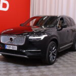 Volvo - XC90 - T8 Inscription aut 7P // LED / Adapt.vakkari / B&W / Panoraama / HUD / 360° / Webasto / VOC / Vetokoukku / Ilmajousitus - Maastoauto