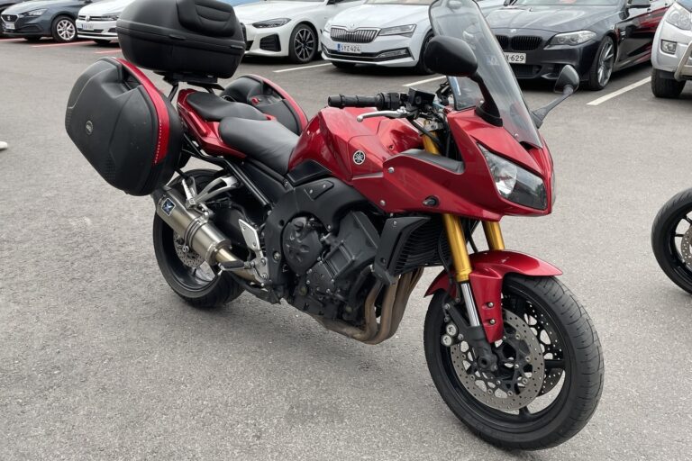 Yamaha - FZ1 - // Juuri saapunut / IXIL / 3x Laukut // - Moottoripyörä