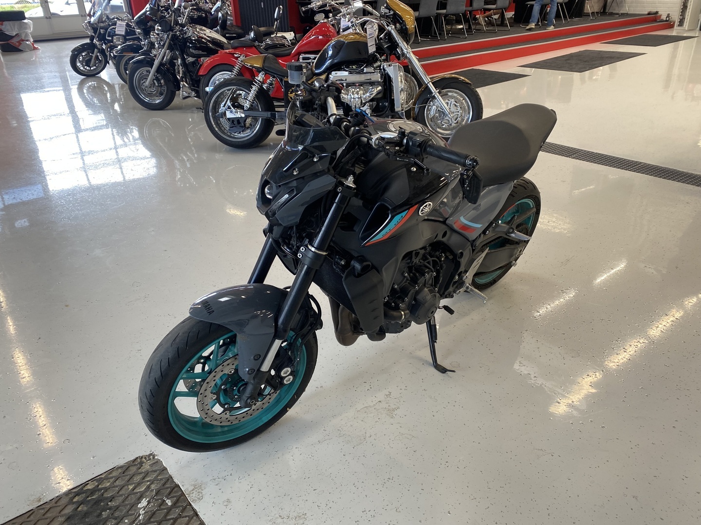 Yamaha - MT-09 - // Juuri saapunut! / Suomi-pyörä / Shifter / Akrapovic / TCS / Ajomodet // - Moottoripyörä