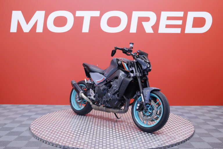 Yamaha - MT-09 - // Juuri saapunut! / Suomi-pyörä / Shifter / Akrapovic / TCS / Ajomodet // - Moottoripyörä