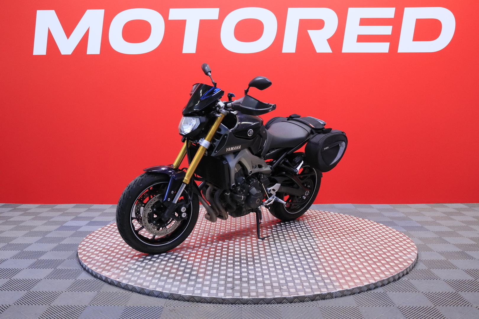 Yamaha - MT-09 - // Suomi-pyörä / Ixil / Huoltokirja // - Moottoripyörä
