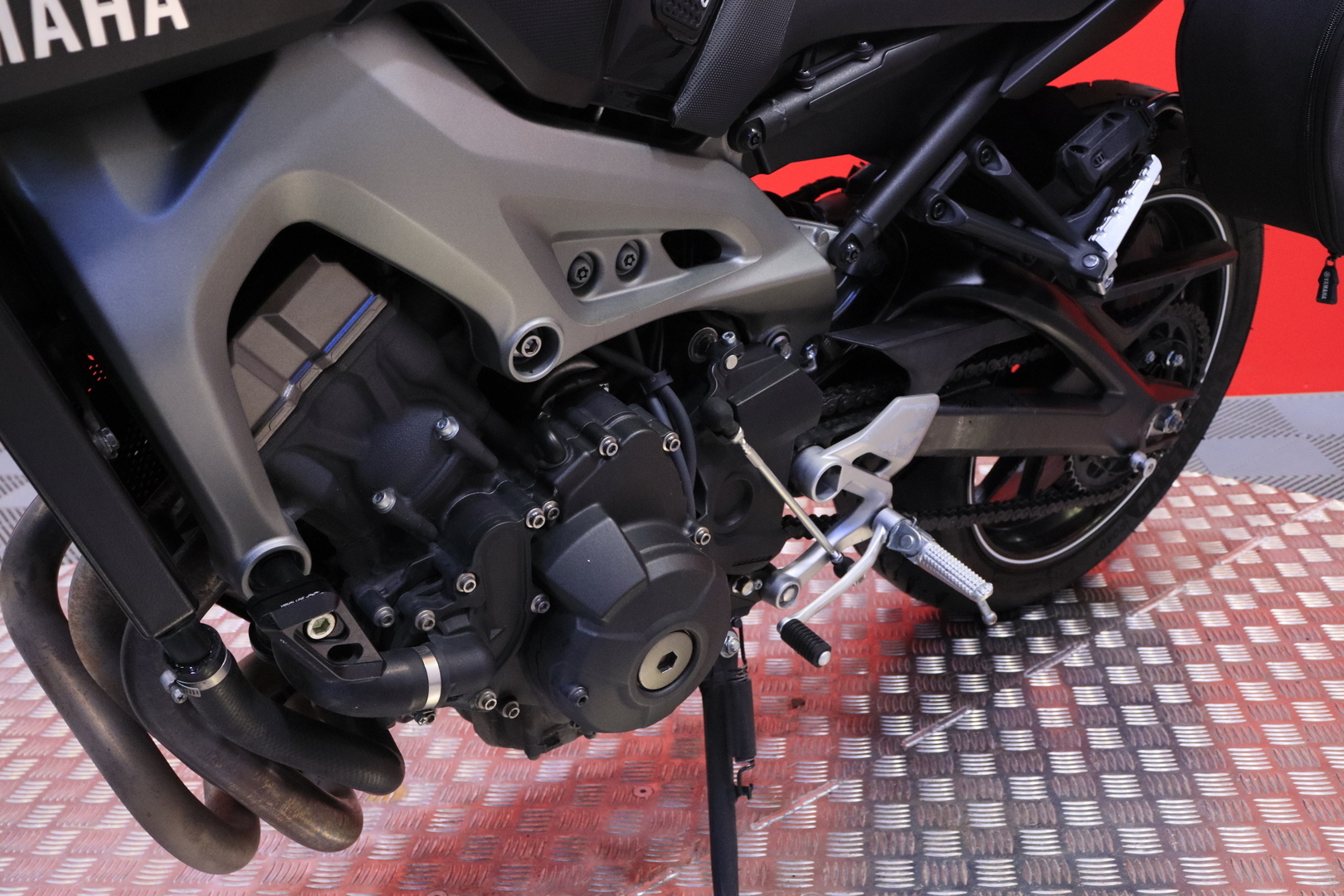 Yamaha - MT-09 - // Suomi-pyörä / Ixil / Huoltokirja // - Moottoripyörä