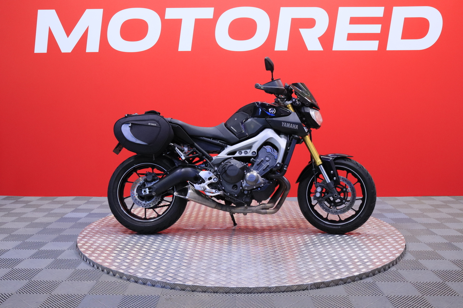 Yamaha - MT-09 - // Suomi-pyörä / Ixil / Huoltokirja // - Moottoripyörä