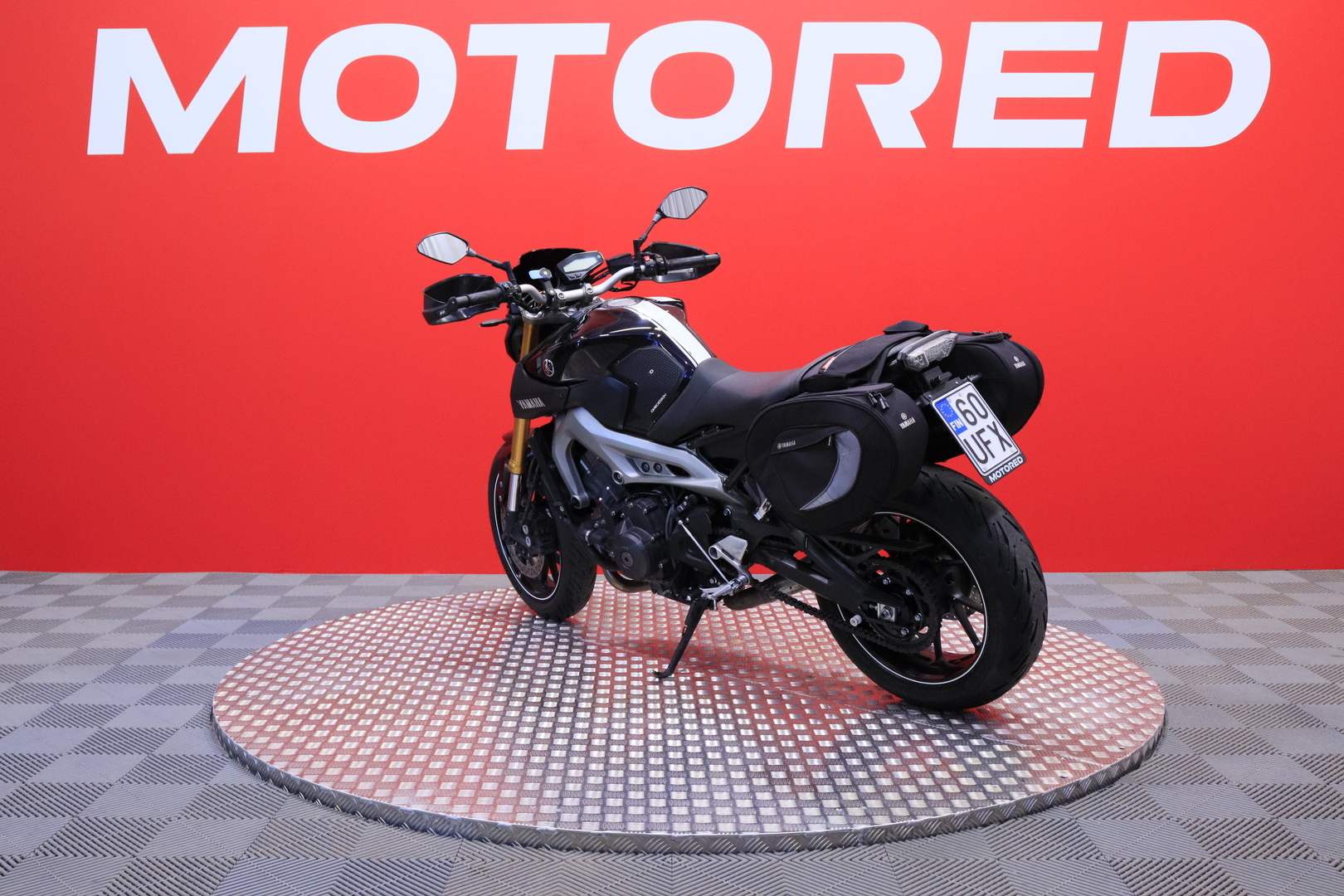 Yamaha - MT-09 - // Suomi-pyörä / Ixil / Huoltokirja // - Moottoripyörä