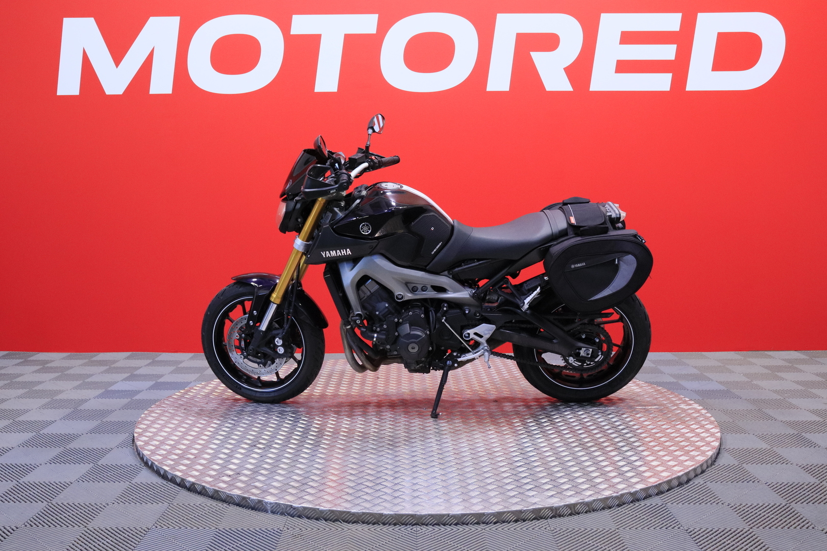 Yamaha - MT-09 - // Suomi-pyörä / Ixil / Huoltokirja // - Moottoripyörä