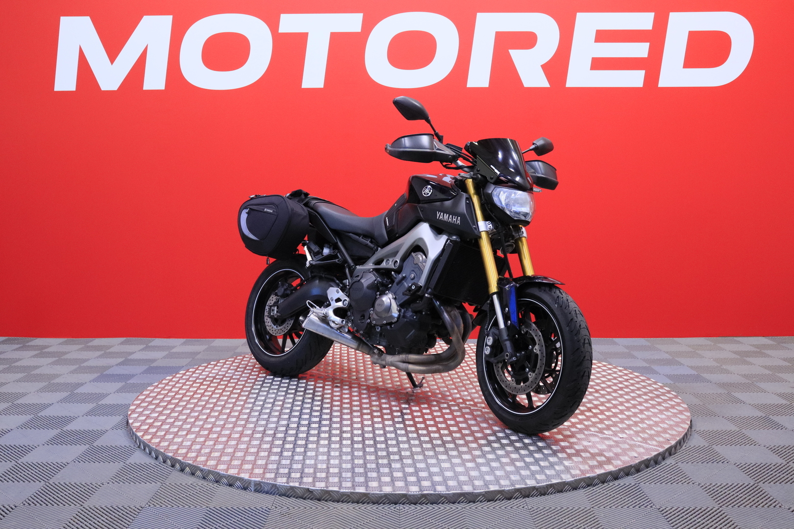 Yamaha - MT-09 - // Suomi-pyörä / Ixil / Huoltokirja // - Moottoripyörä