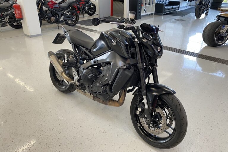 Yamaha - MT-09 - // Juuri saapunut! / 2 om. Suomipyörä / Huoltokirja / Akrapovic // - Moottoripyörä