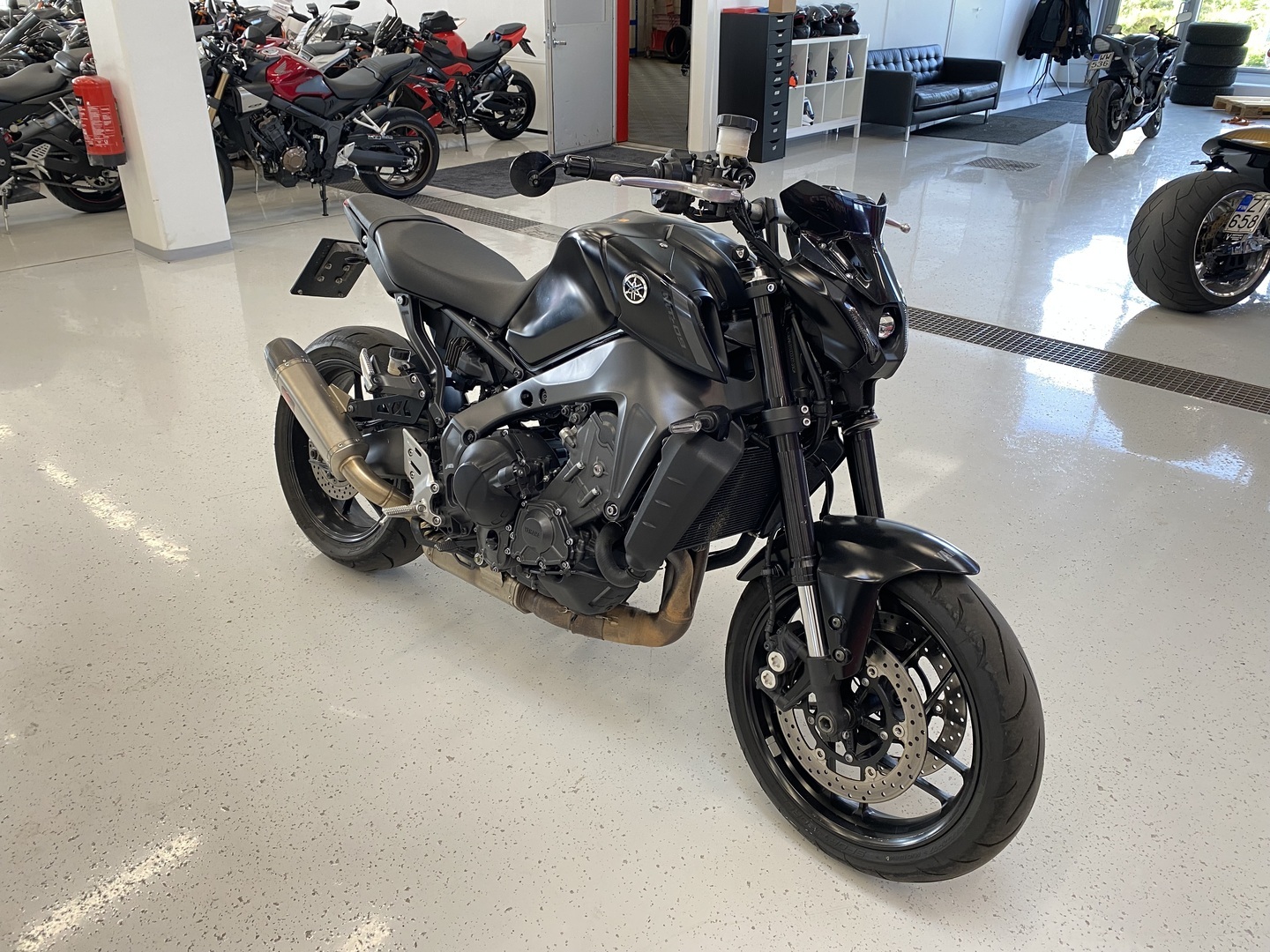 Yamaha - MT-09 - // Juuri saapunut! / 2 om. Suomipyörä / Huoltokirja / Akrapovic // - Moottoripyörä