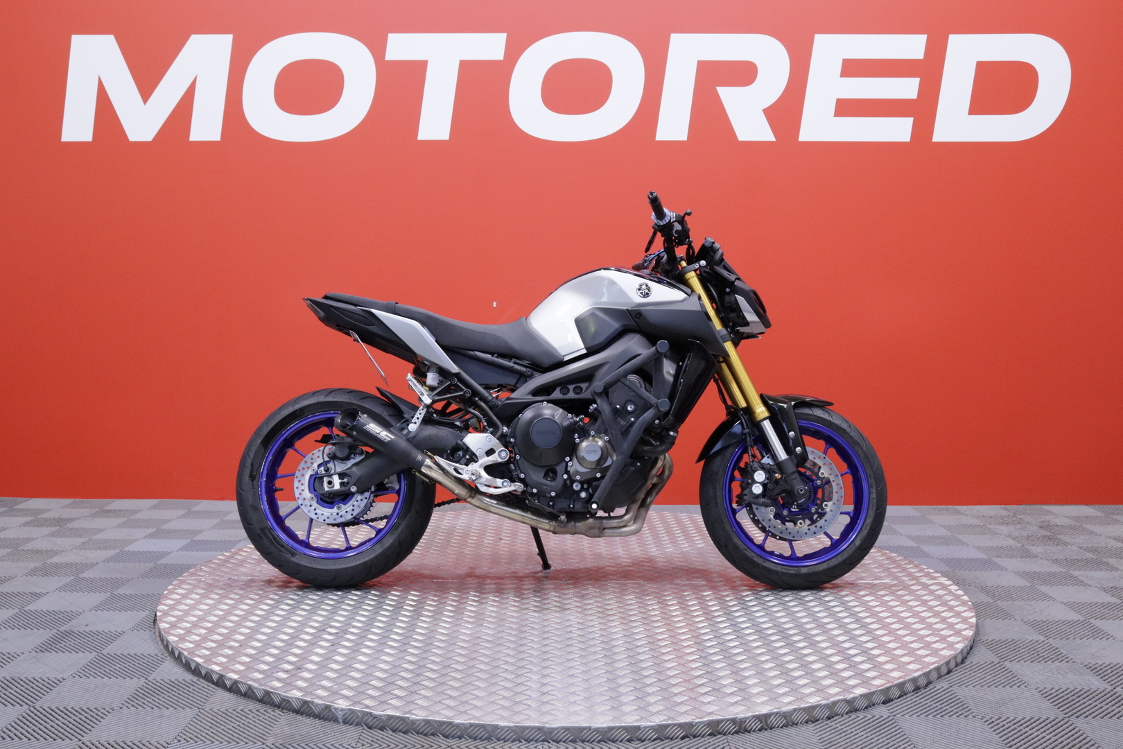 Yamaha - MT-09 - SP // Suomi-pyörä / Huoltokirja / Ajomodet / TC / Shifter // - Moottoripyörä