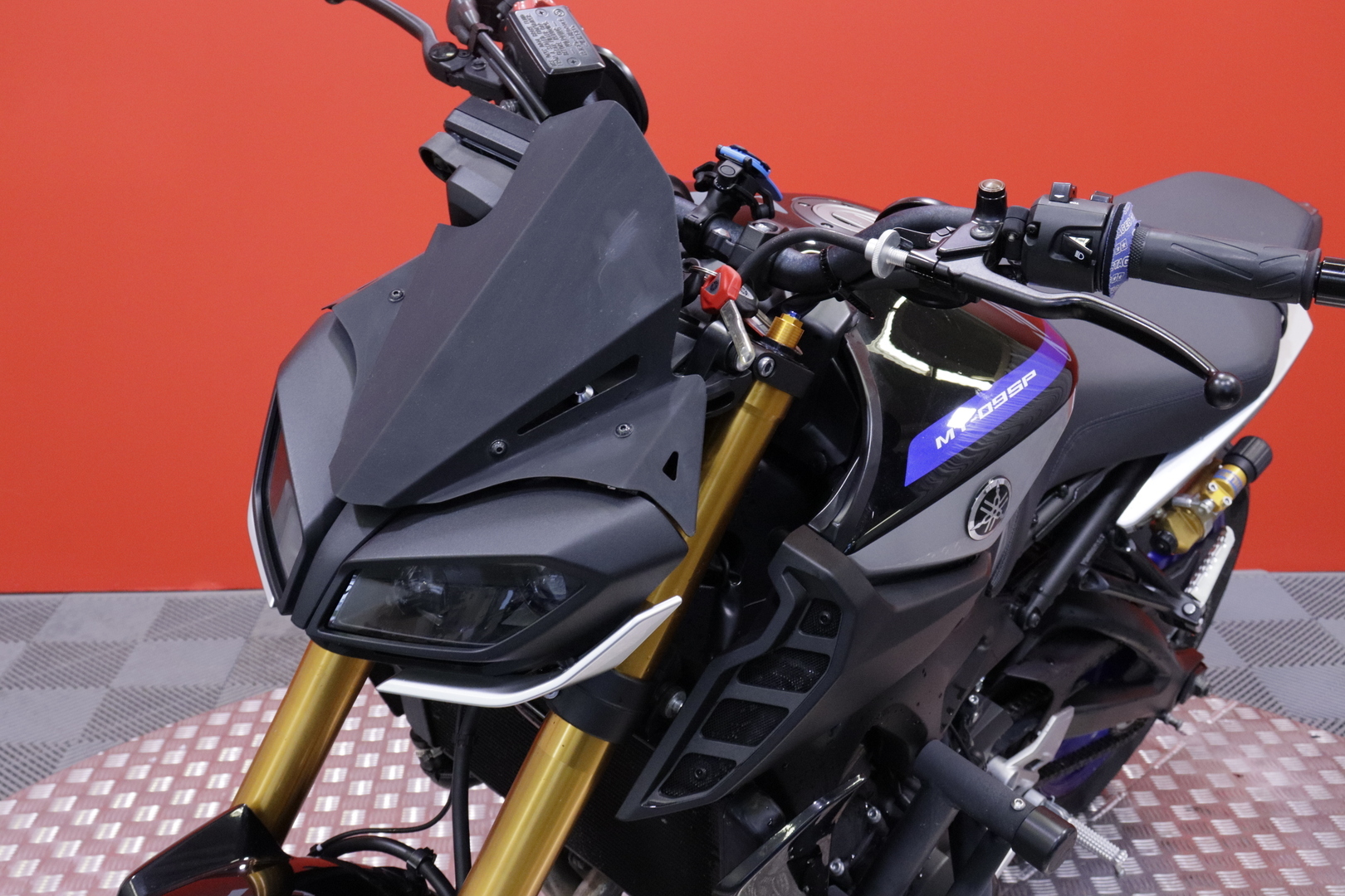 Yamaha - MT-09 - SP // Suomi-pyörä / Huoltokirja / Ajomodet / TC / Shifter // - Moottoripyörä