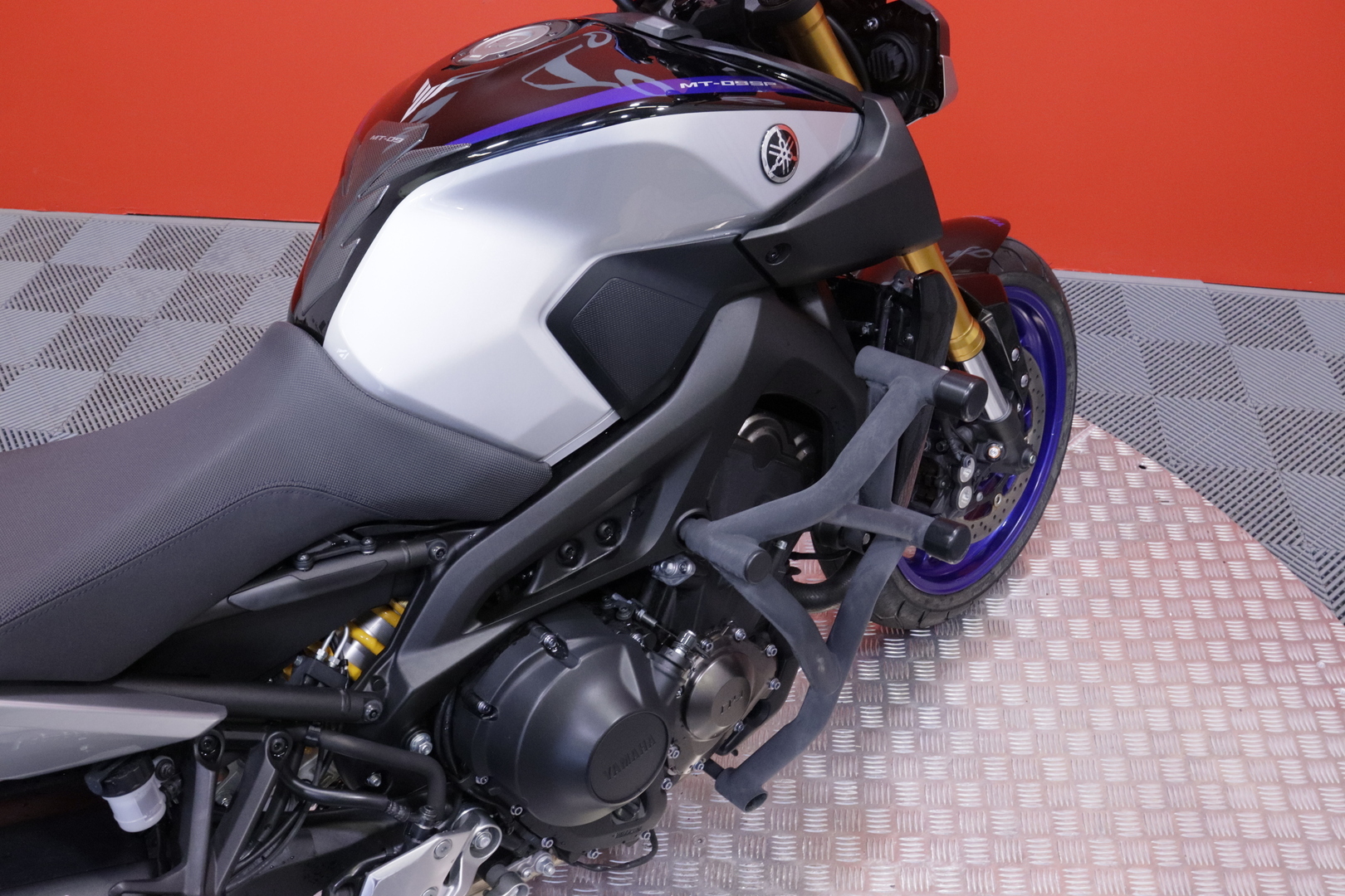 Yamaha - MT-09 - SP // Suomi-pyörä / Huoltokirja / Ajomodet / TC / Shifter // - Moottoripyörä