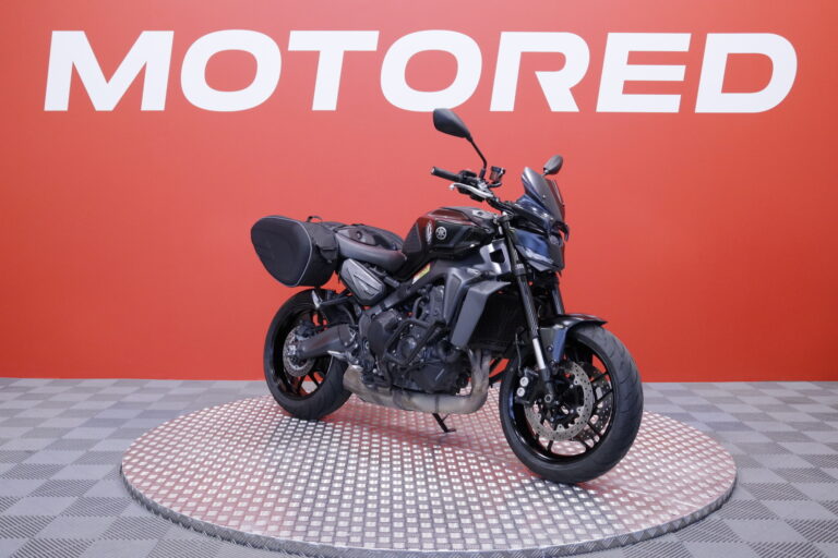 Yamaha - MT-09 - // Suomi-pyörä / Huoltokirja / Vakkari / Shifteri / Madallettu / Kaatumaraudat / Sivulaukut // - Moottoripyörä