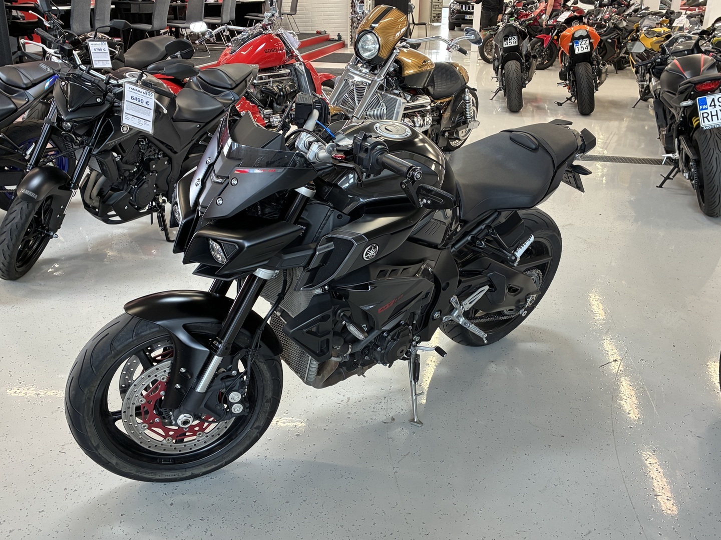 Yamaha - MT-10 - // Huoltokirja / Decat / Shifter / Penkitetty // - Moottoripyörä