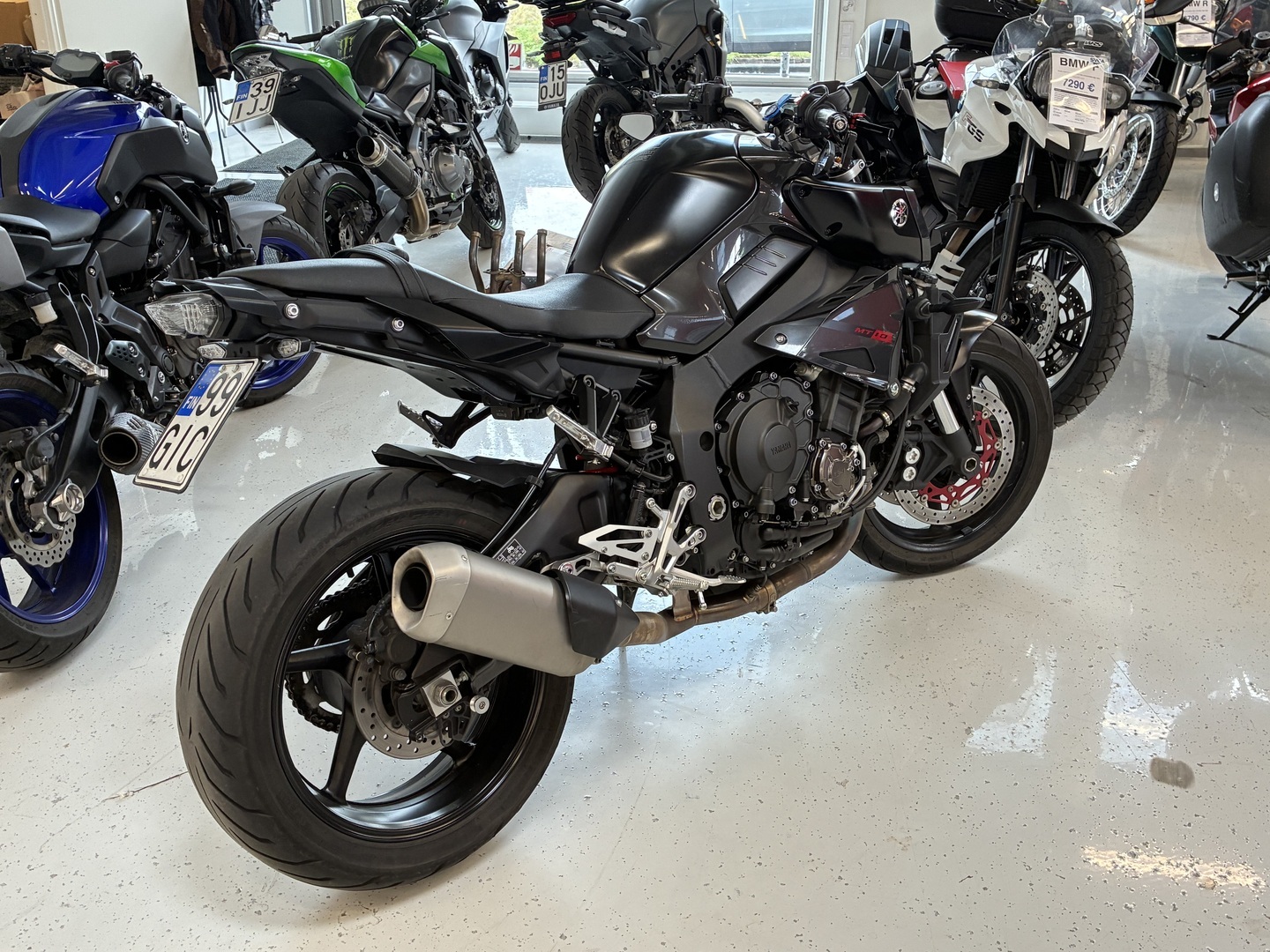 Yamaha - MT-10 - // Huoltokirja / Decat / Shifter / Penkitetty // - Moottoripyörä
