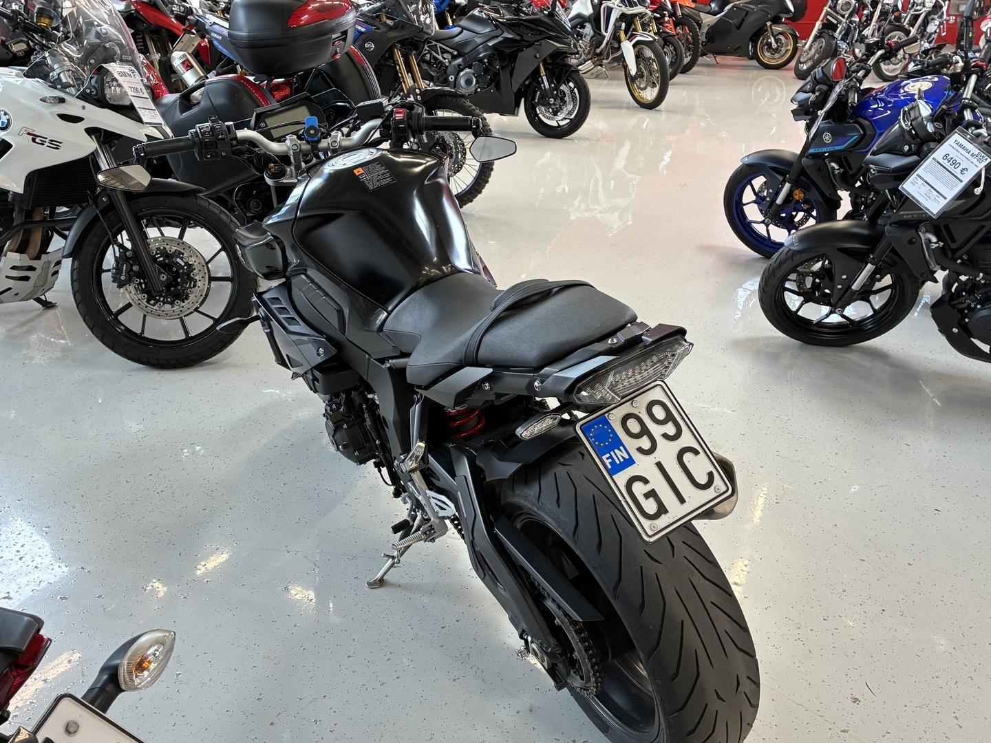 Yamaha - MT-10 - // Huoltokirja / Decat / Shifter / Penkitetty // - Moottoripyörä