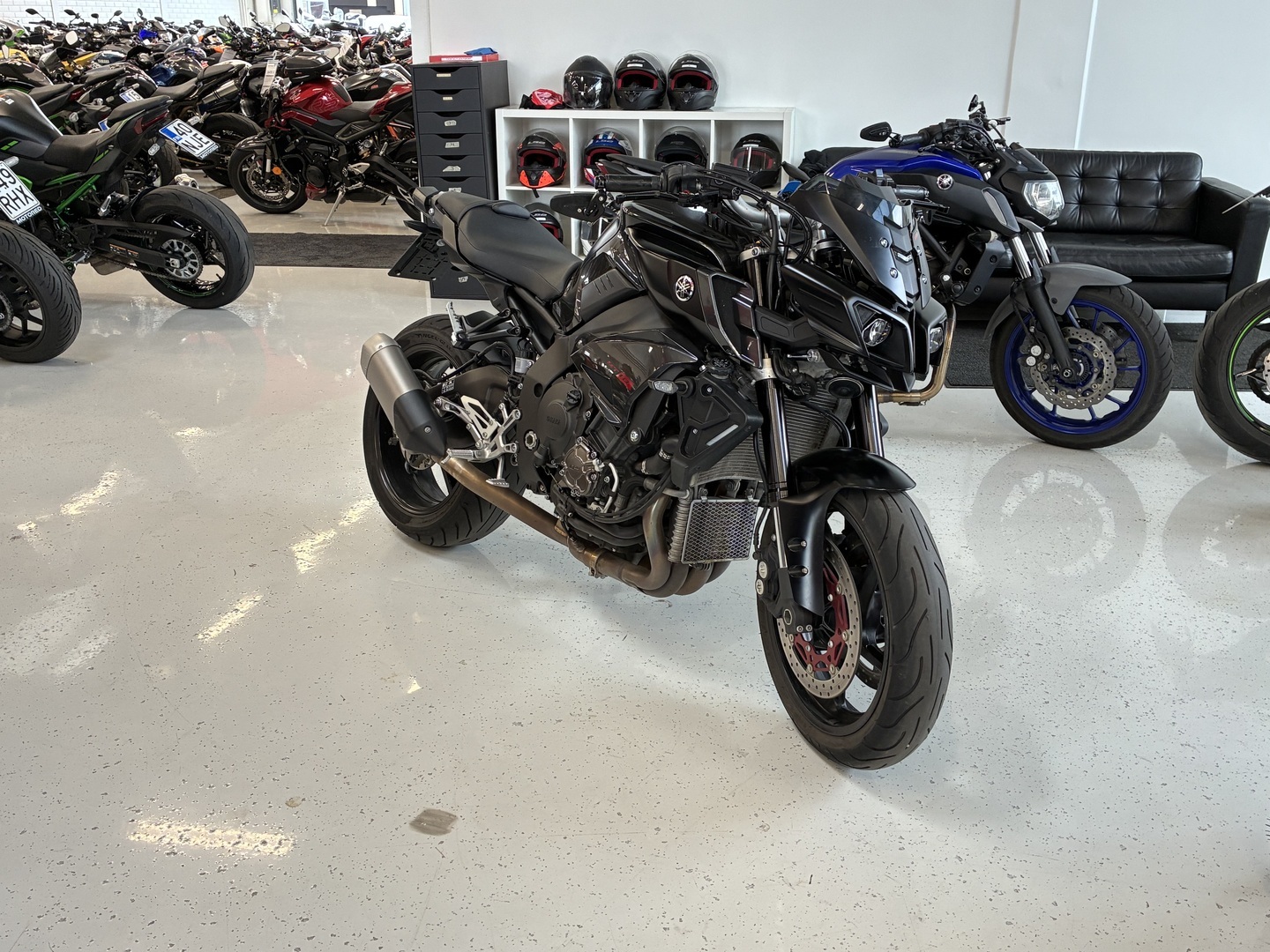 Yamaha - MT-10 - // Huoltokirja / Decat / Shifter / Penkitetty // - Moottoripyörä