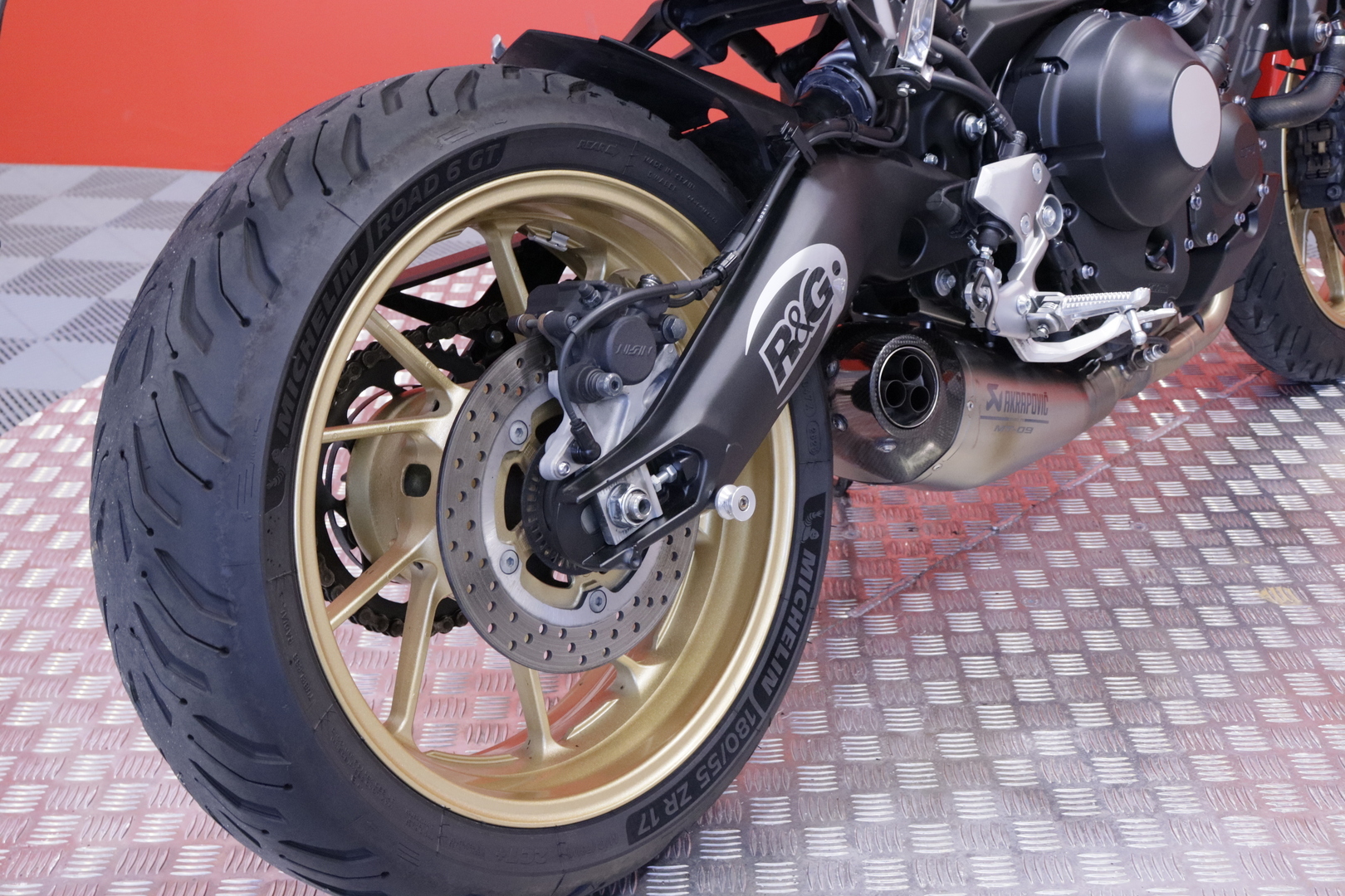 Yamaha - XSR - 900 // Suomi-pyörä / Akrapovic / Huoltokirja / Ajomodet // - Moottoripyörä