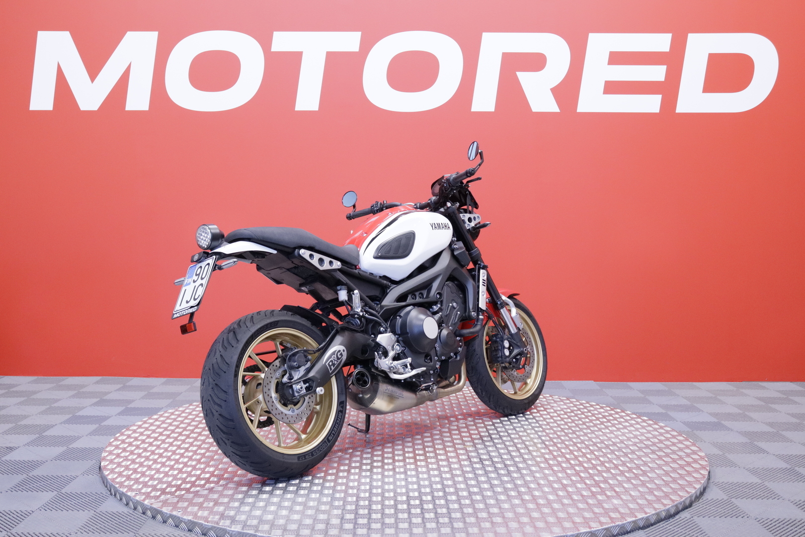 Yamaha - XSR - 900 // Suomi-pyörä / Akrapovic / Huoltokirja / Ajomodet // - Moottoripyörä