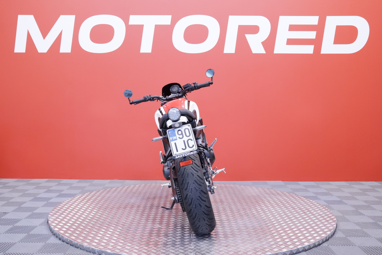 Yamaha - XSR - 900 // Suomi-pyörä / Akrapovic / Huoltokirja / Ajomodet // - Moottoripyörä