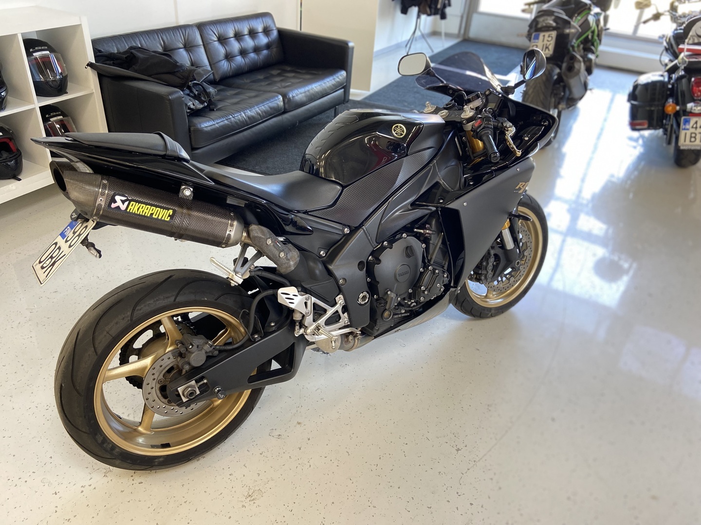 Yamaha - YZF-R1 - // Akrapovic / Huoltokirja / Suomi-pyörä // - Moottoripyörä