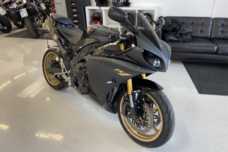 Yamaha - YZF-R1 - // Akrapovic / Huoltokirja / Suomi-pyörä // - Moottoripyörä