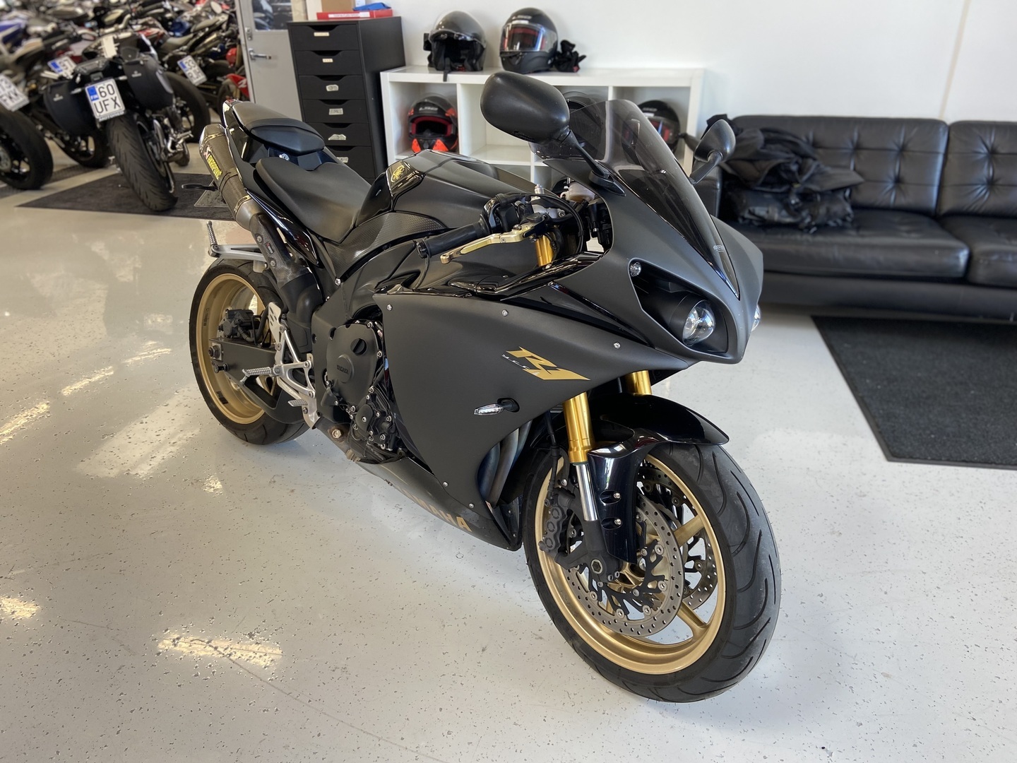 Yamaha - YZF-R1 - // Akrapovic / Huoltokirja / Suomi-pyörä // - Moottoripyörä