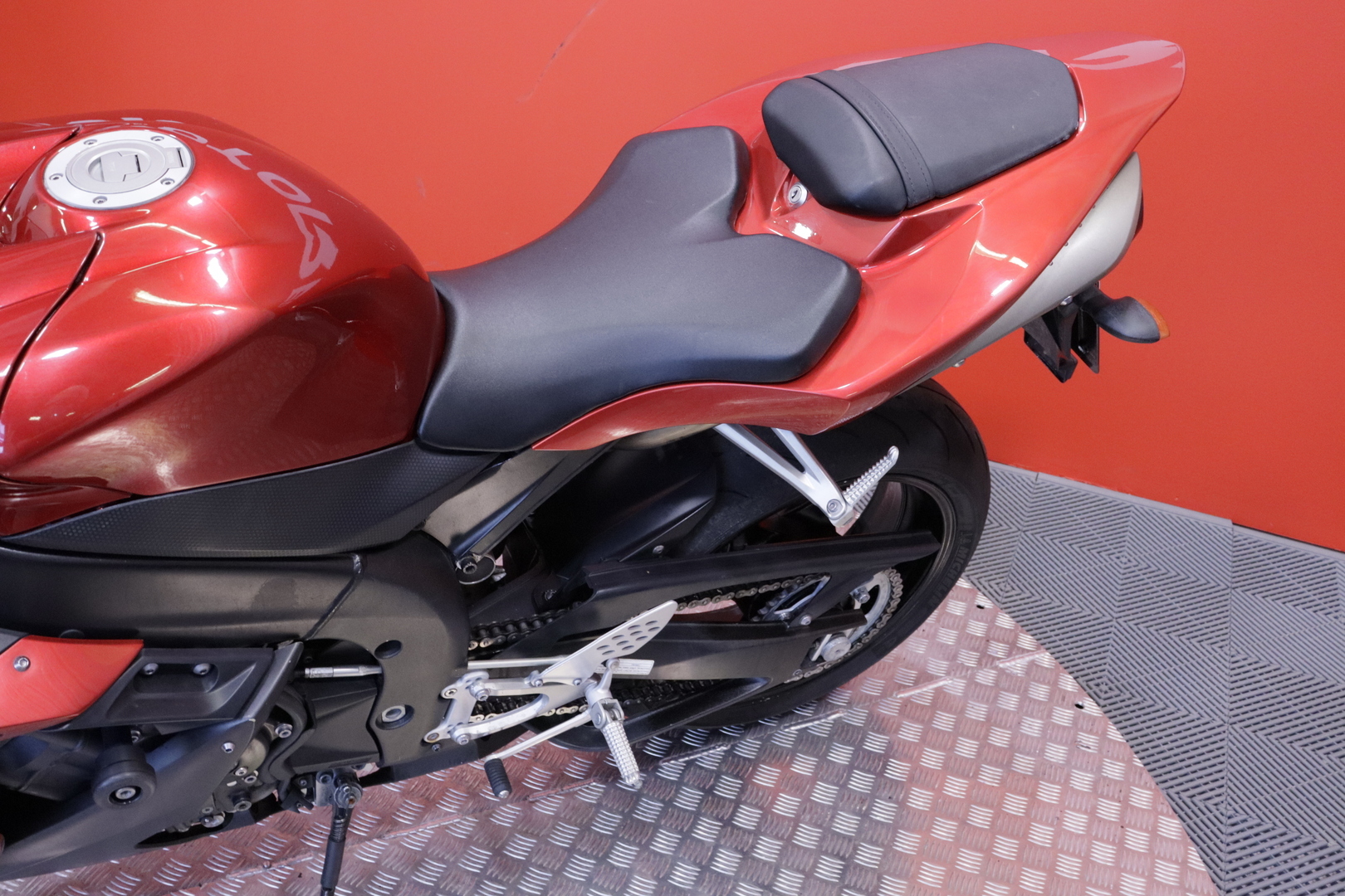 Yamaha - YZF-R1 - // Siisti! / Ohjausiskunvaimennin / Kaatumatapit // - Moottoripyörä