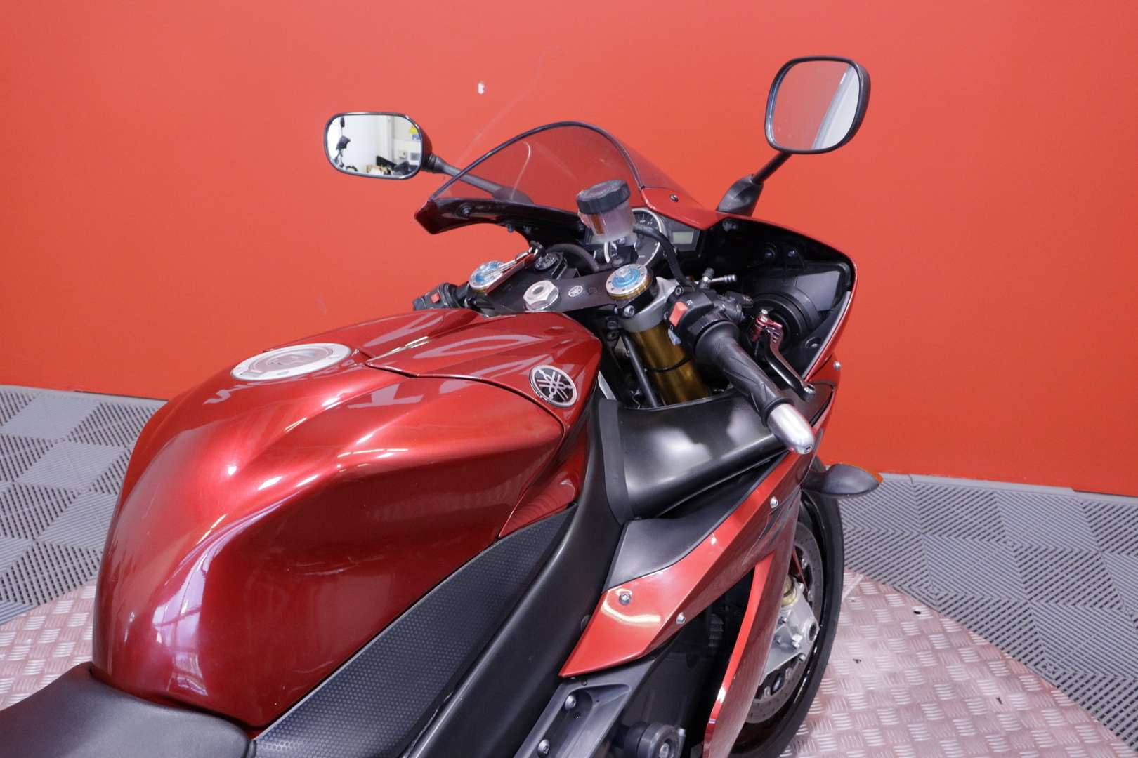 Yamaha - YZF-R1 - // Siisti! / Ohjausiskunvaimennin / Kaatumatapit // - Moottoripyörä