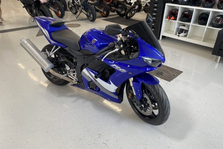 Yamaha - YZF-R6 - // Juuri saapunut! / Suomi-pyörä / Huoltokirja / Kaatumatapit // - Moottoripyörä