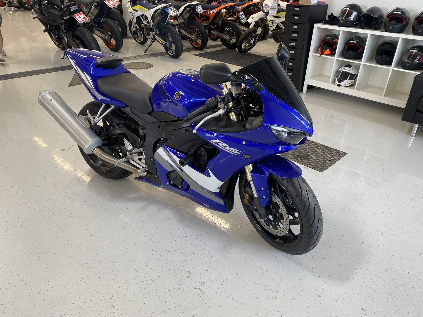 Yamaha - YZF-R6 - // Juuri saapunut! / Suomi-pyörä / Huoltokirja / Kaatumatapit // - Moottoripyörä