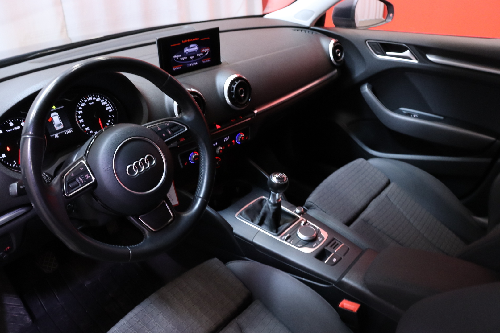 Audi - A3 - Sportback Business Sport 1,4 TFSI 90 kW // Bluetooth / Vakkari / Vetokoukku / Xenon / Automaatti-ilmastointi // - Viistoperä