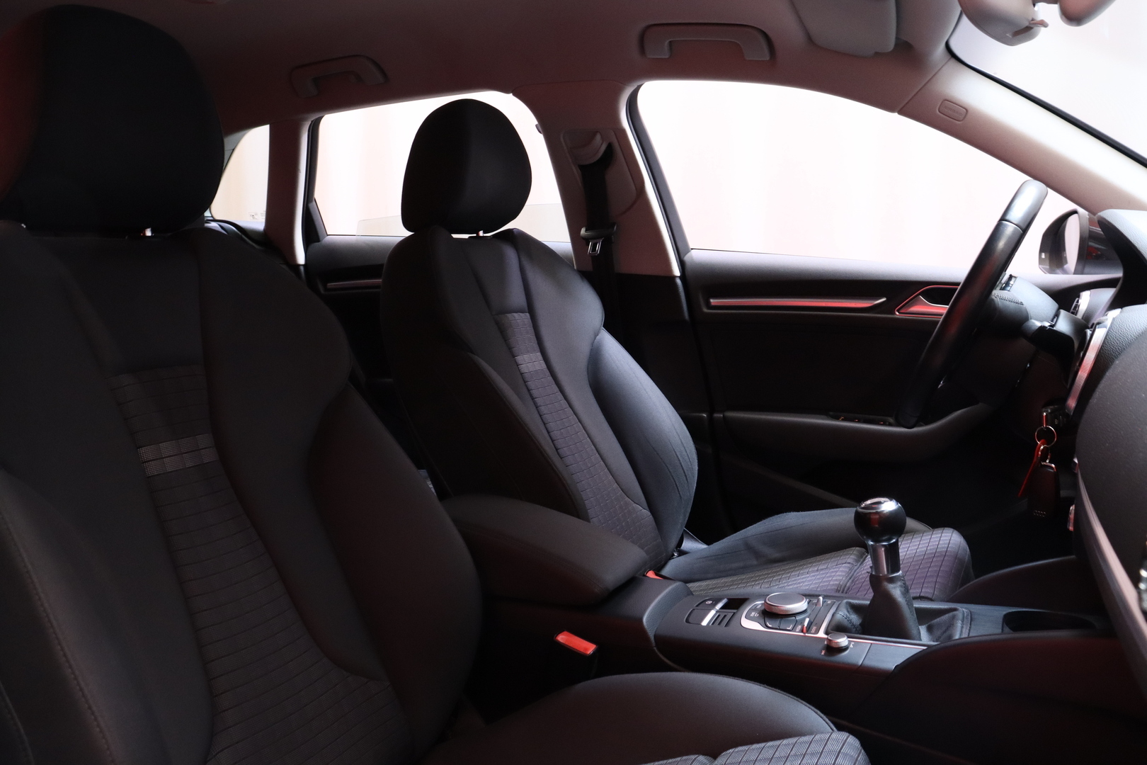 Audi - A3 - Sportback Business Sport 1,4 TFSI 90 kW // Bluetooth / Vakkari / Vetokoukku / Xenon / Automaatti-ilmastointi // - Viistoperä