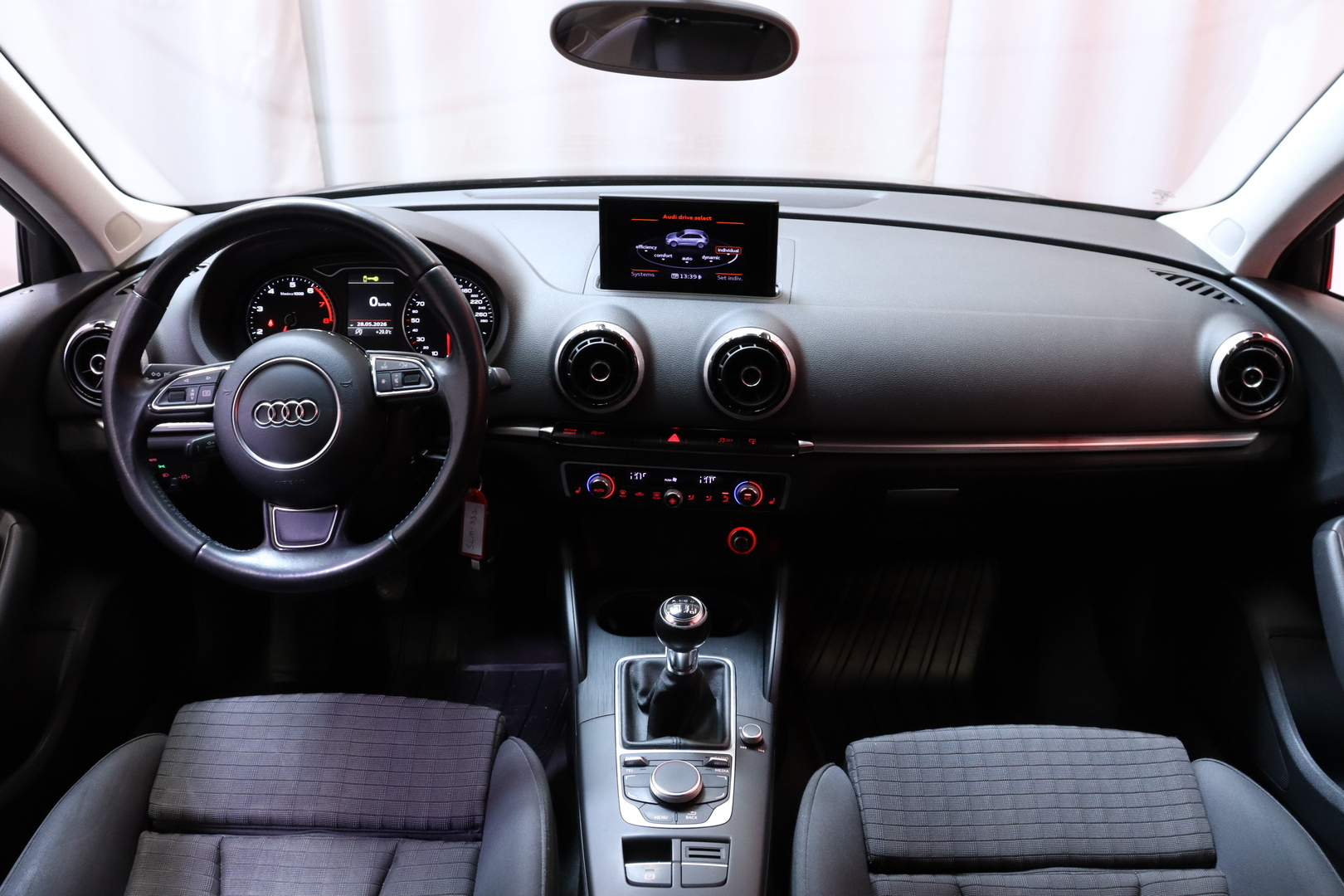 Audi - A3 - Sportback Business Sport 1,4 TFSI 90 kW // Bluetooth / Vakkari / Vetokoukku / Xenon / Automaatti-ilmastointi // - Viistoperä