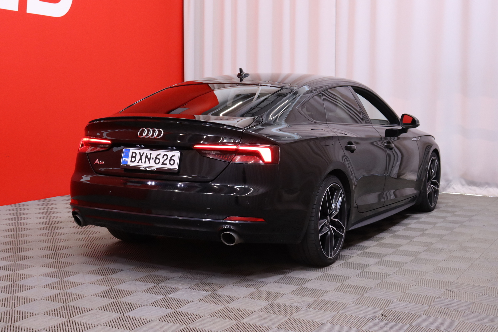 Audi - A5 - Sportback Business Sport Comfort Edition 35 TFSI 110 kW MHEV S tronic // Suomi-auto / Webasto / Matrix LED / Vetokoukku // - Viistoperä