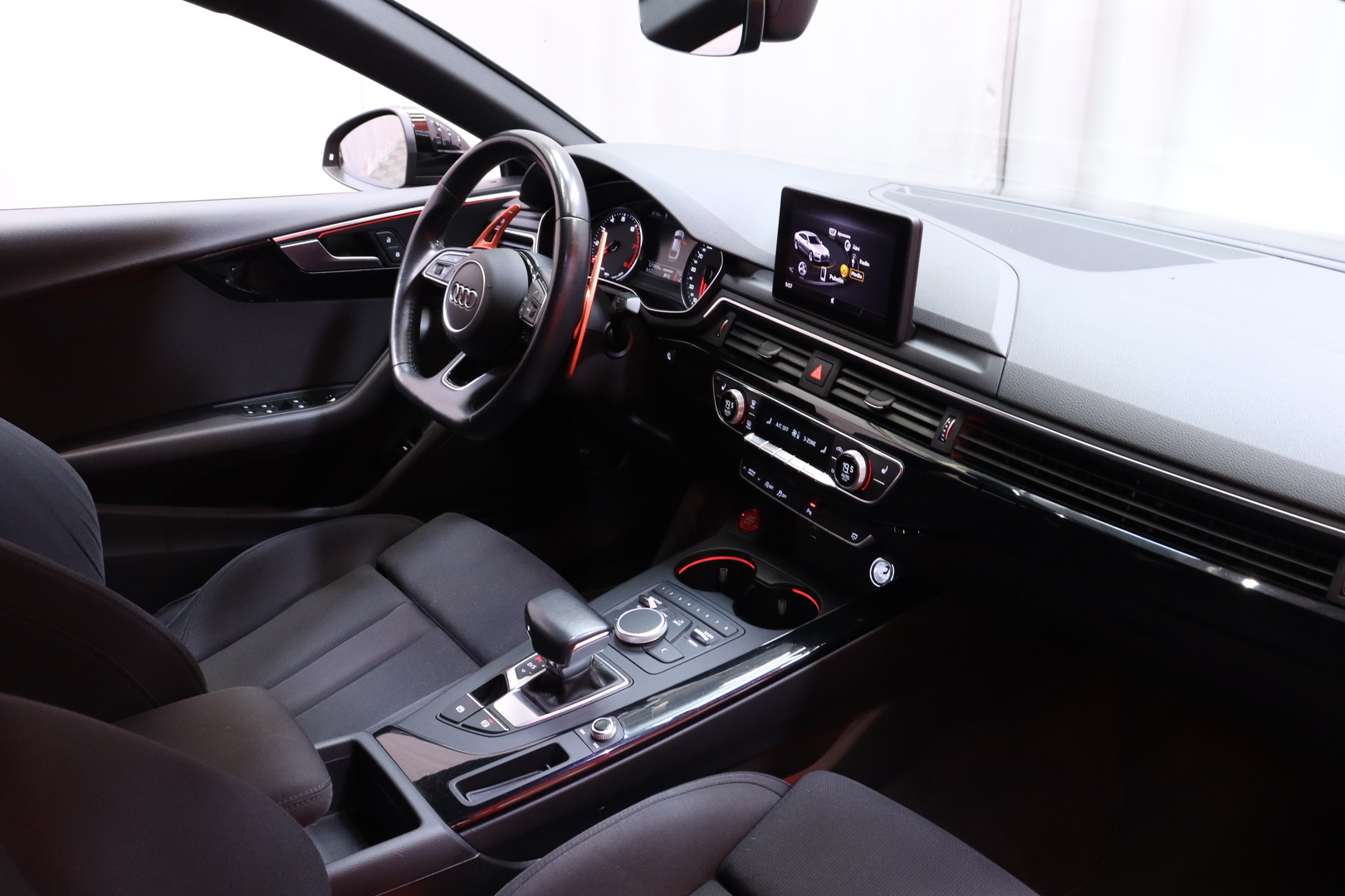 Audi - A5 - Sportback Business Sport Comfort Edition 35 TFSI 110 kW MHEV S tronic // Suomi-auto / Webasto / Matrix LED / Vetokoukku // - Viistoperä