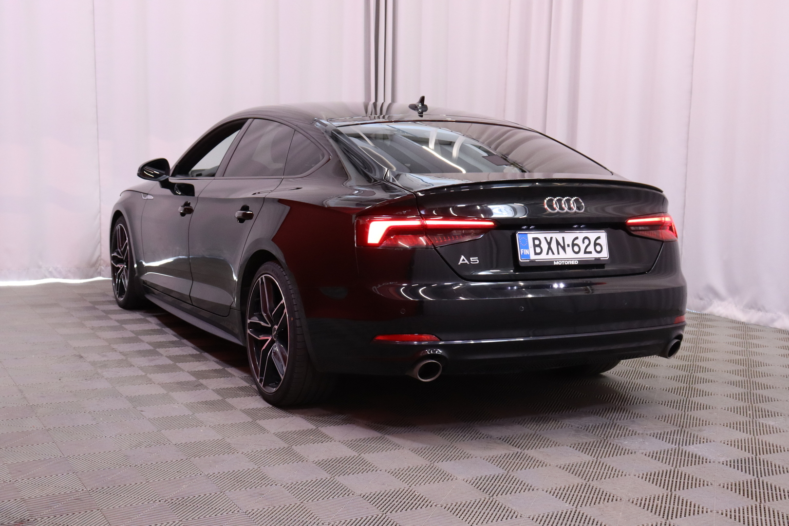 Audi - A5 - Sportback Business Sport Comfort Edition 35 TFSI 110 kW MHEV S tronic // Suomi-auto / Webasto / Matrix LED / Vetokoukku // - Viistoperä