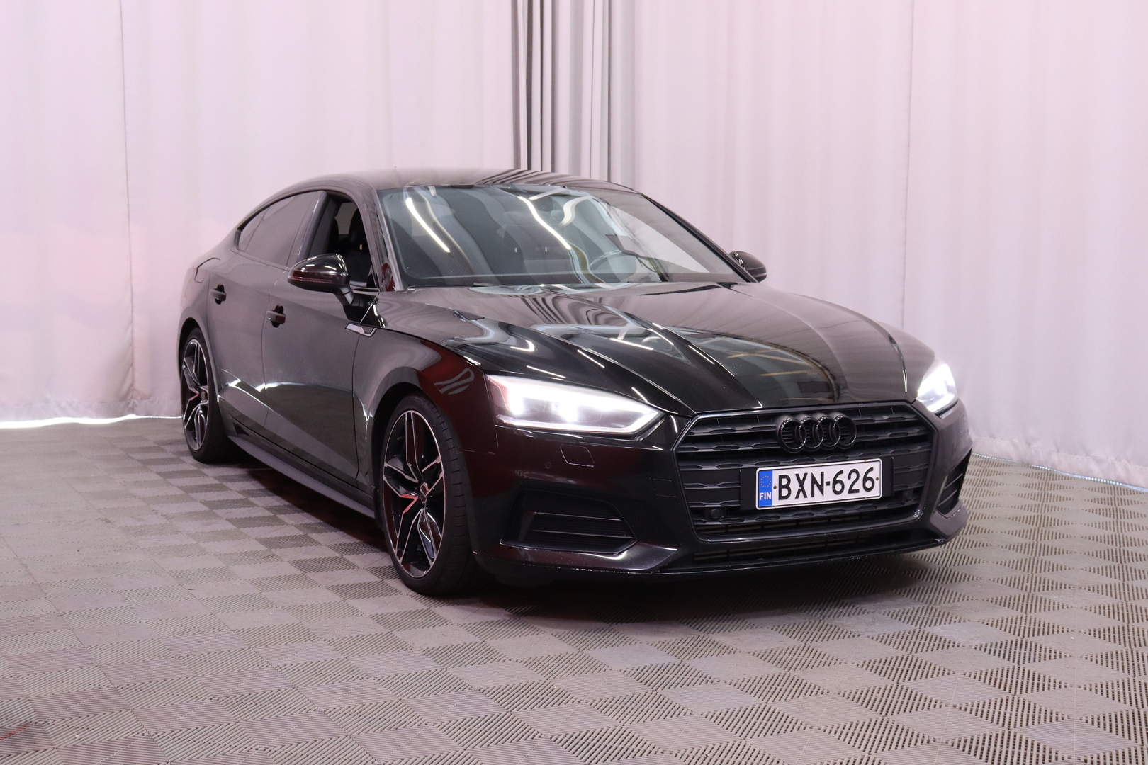 Audi - A5 - Sportback Business Sport Comfort Edition 35 TFSI 110 kW MHEV S tronic // Suomi-auto / Webasto / Matrix LED / Vetokoukku // - Viistoperä