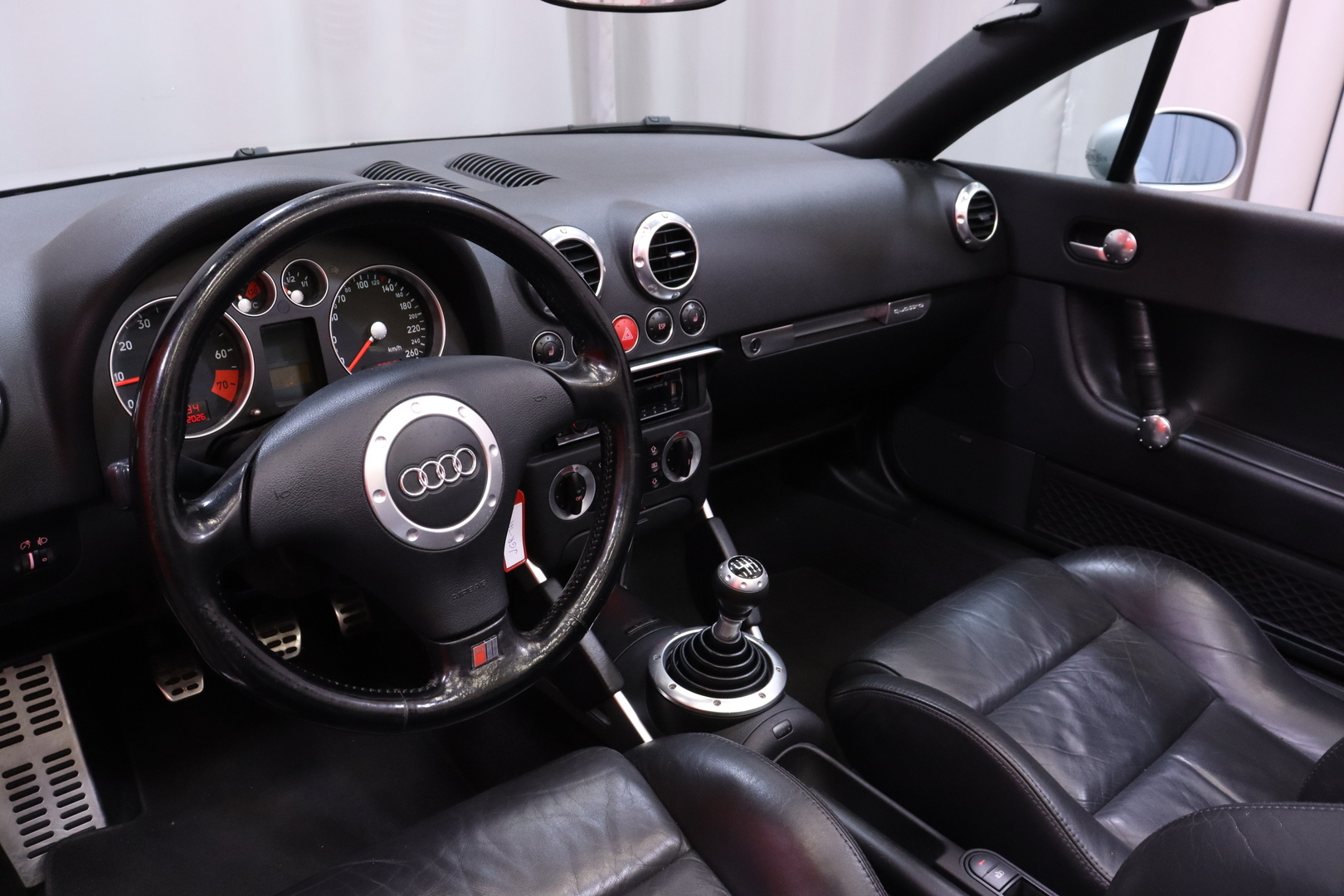 Audi - TT - Roadster 1,8 T quattro // Upea kunto ! / Kerscher / Bose / Nahkapenkit / Sähkökatto / Jakopää tehty! // - Avoauto