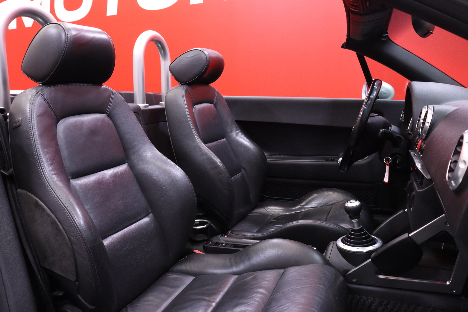 Audi - TT - Roadster 1,8 T quattro // Upea kunto ! / Kerscher / Bose / Nahkapenkit / Sähkökatto / Jakopää tehty! // - Avoauto