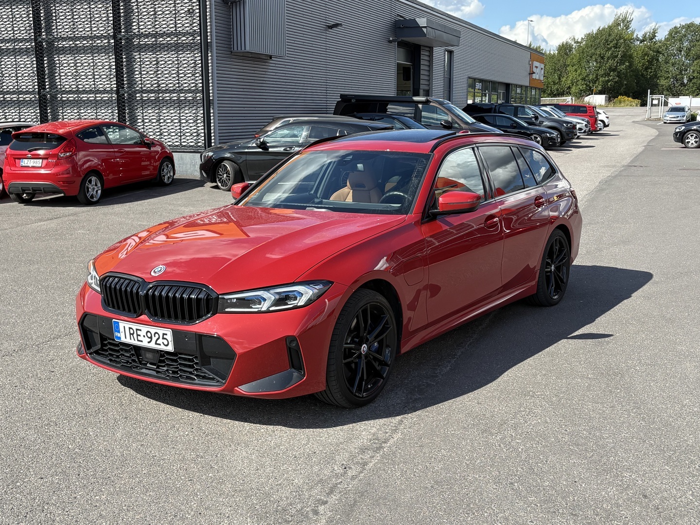 BMW - 330 - G21 Touring 330e xDrive A Charged Edition M Sport - Farmari