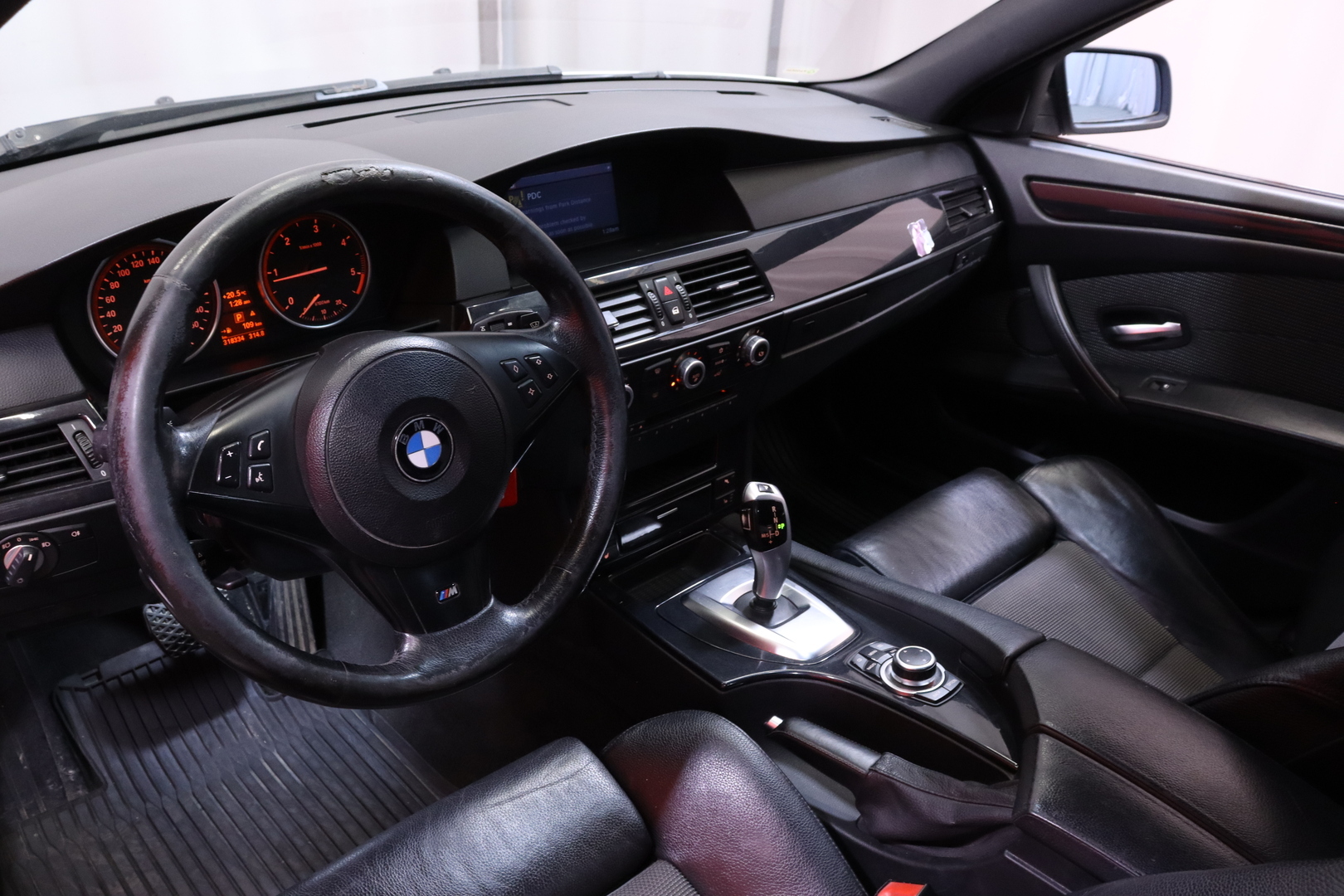 BMW - 520 - E60 Sedan Business / Myydään huutokaupat.com / - Sedan