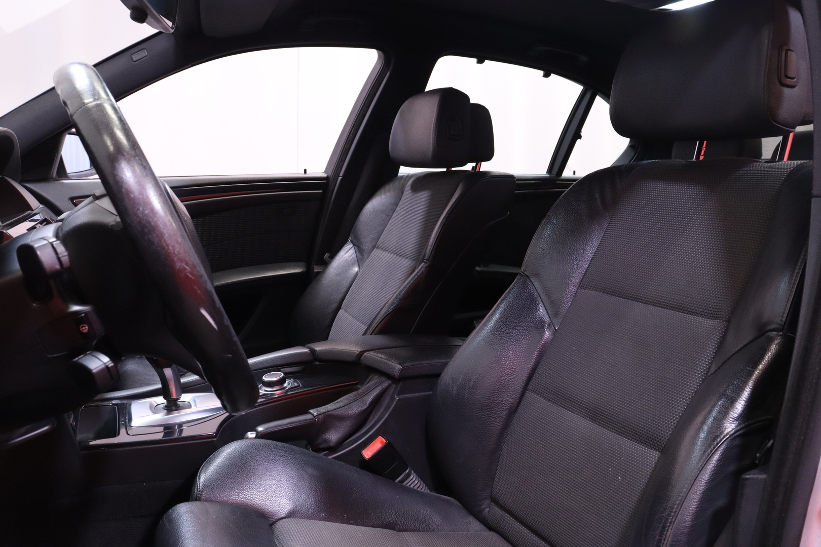 BMW - 520 - E60 Sedan Business / Myydään huutokaupat.com / - Sedan
